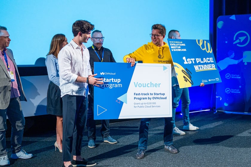 Uczestnicy konkursu startupowego Evolutions: Meetup & Showcase.